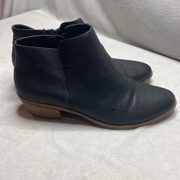 G.H Bass black booties size 8.5 - Picture 3 of 7